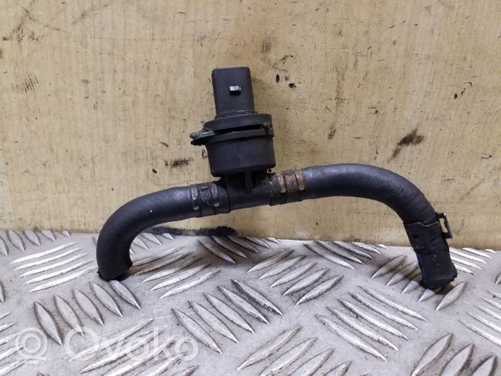 Volkswagen Touran I Kraftstofftemperatur Sensor Fühler Geber 038906081B