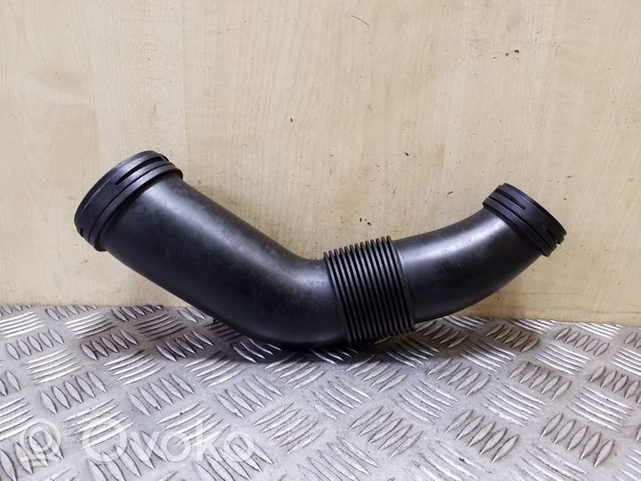 Volkswagen Touareg II Turbo air intake inlet pipe/hose 7P0129627