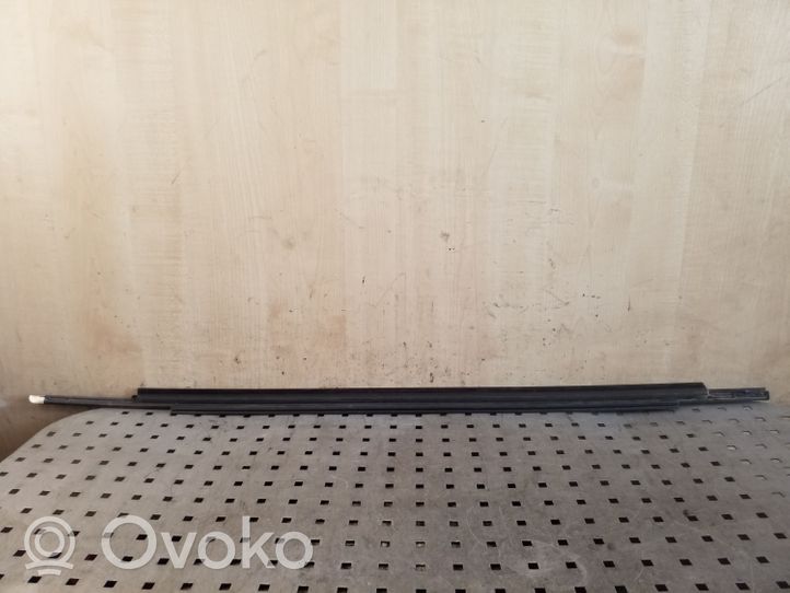 Volvo XC90 Moulures des vitres de la porte avant 30753851