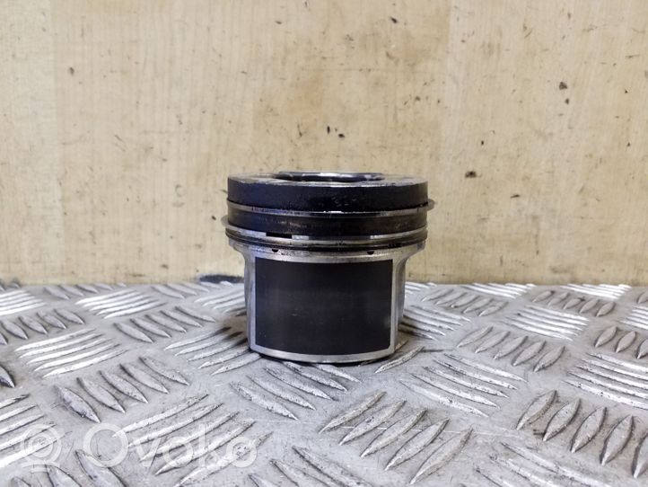 Subaru Outback Piston EB