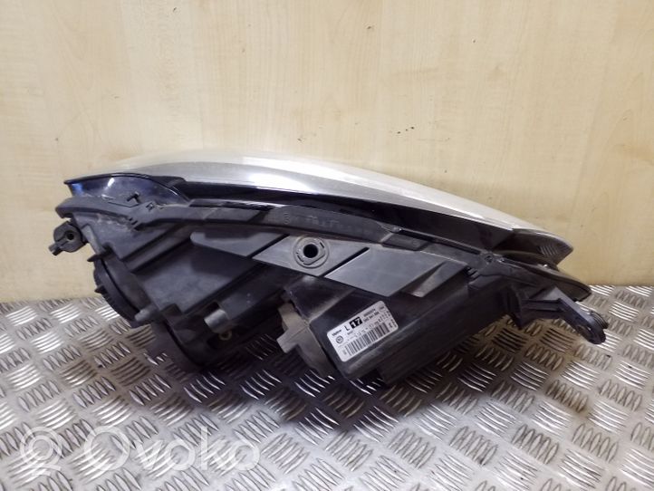 Volkswagen PASSAT B7 Lampa przednia 3AC941005