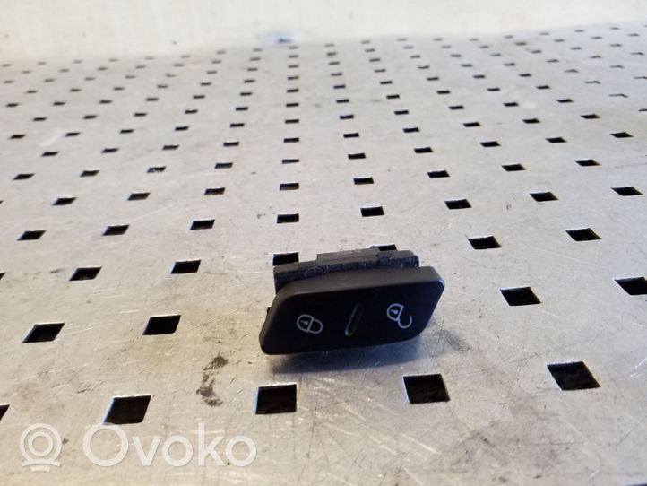 Volkswagen Tiguan Central locking switch button 1K0962126B