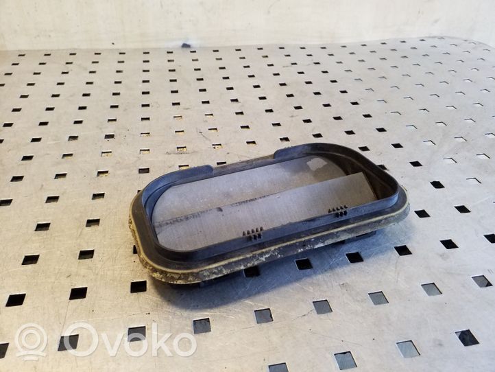 Volkswagen Touareg I Quarter panel pressure vent 7L0819181