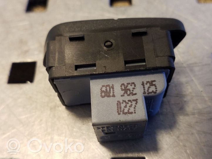 Volkswagen Polo IV 9N3 Central locking switch button 6Q1962125