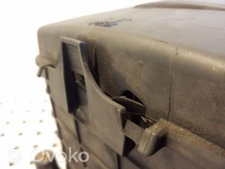 Volkswagen PASSAT CC Battery box tray 1K0915333