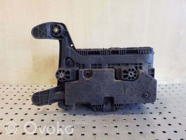 Volkswagen PASSAT CC Support boîte de batterie 1K0915333