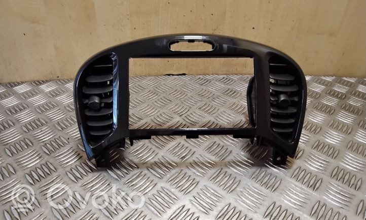 Nissan Juke I F15 Grille d'aération centrale 682601KK0A