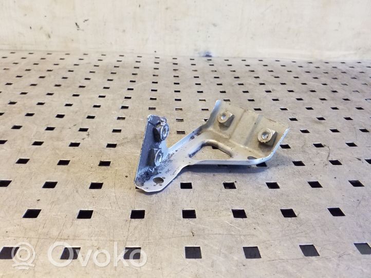 Volkswagen Tiguan Supporto di montaggio del parafango 5N0821135