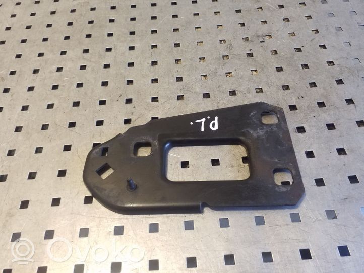 Audi A5 8T 8F Staffa del pannello di supporto del radiatore 8K0805499