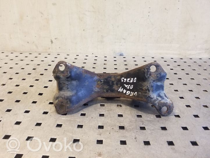 Subaru Legacy Supporto della scatola del cambio 41022AA180