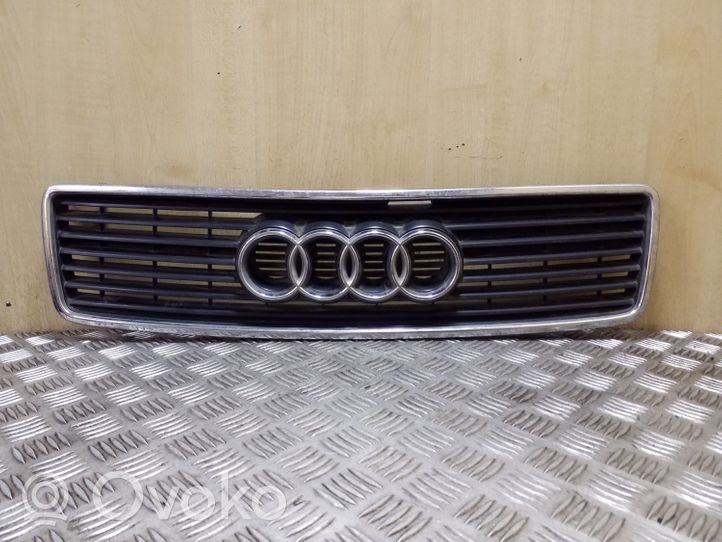 Audi 100 S4 C4 Grotelės viršutinės 4A0853651