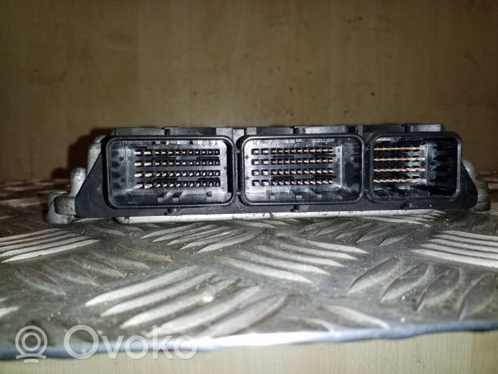 Renault Trafic II (X83) Sterownik / Moduł ECU 0281017065