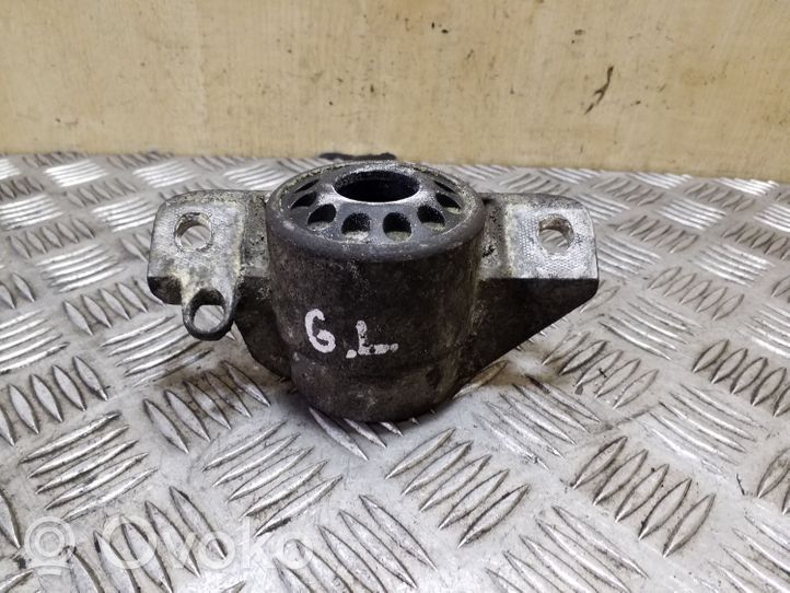 Audi A4 S4 B8 8K Staffa di rinforzo per l’ammortizzatore anteriore 8K0513353E