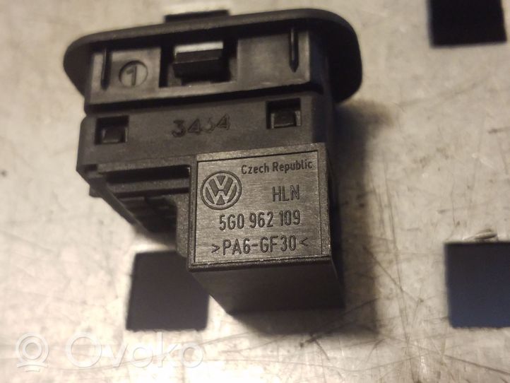 Volkswagen PASSAT B8 Alarm switch 5G0962109