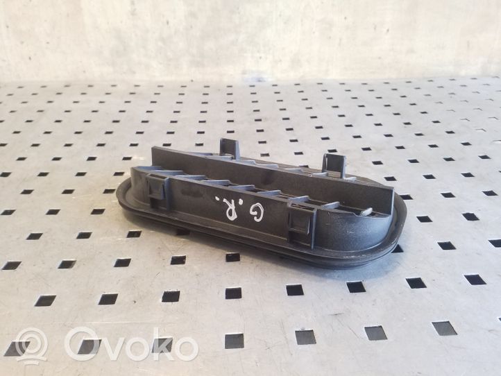 Volkswagen PASSAT B8 Quarter panel pressure vent 6R0819465A