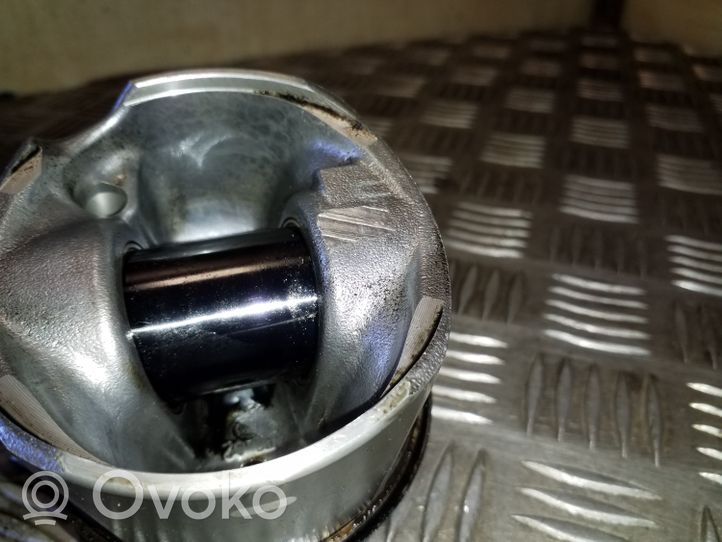 Volvo XC90 Piston 82L218