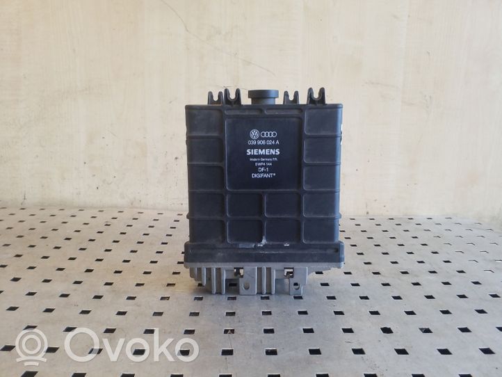 Audi 80 90 S2 B4 Engine control unit/module 039906024A