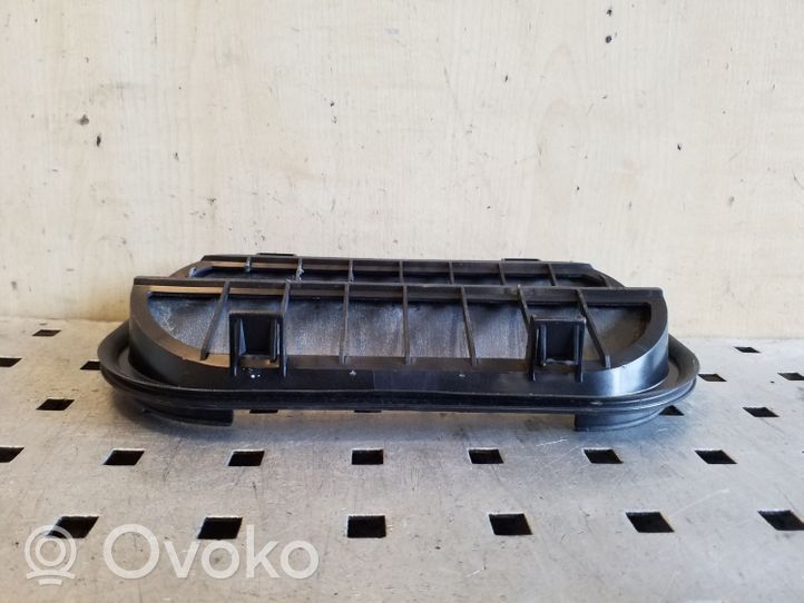 Volkswagen PASSAT B8 Kratka wentylacyjna pod zderzakiem tylnym 6R0819465A