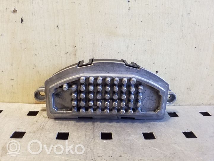 Volkswagen PASSAT B8 Lämpöpuhaltimen moottorin vastus 3Q0907521A