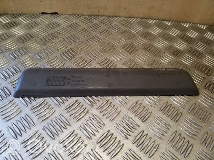 Volkswagen Multivan T4 Panelės stalčiuko/lentinėlės paklotėlis 7D0858578