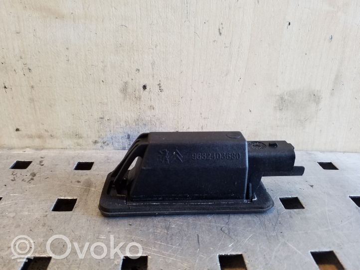 Citroen C4 Grand Picasso Lampa oświetlenia tylnej tablicy rejestracyjnej 9682403680