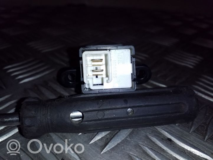 Honda CR-V Tailgate opening switch M08525