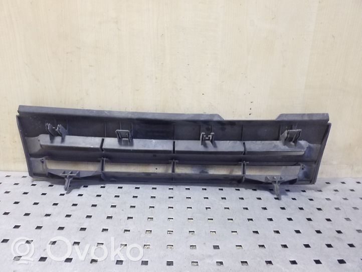 Opel Vectra A Front bumper upper radiator grill 90306686