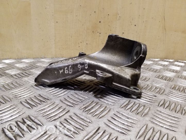 Audi A6 S6 C5 4B Supporto di montaggio scatola del cambio 8D0399114T