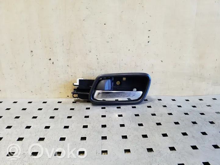 Honda CR-V Front door interior handle 