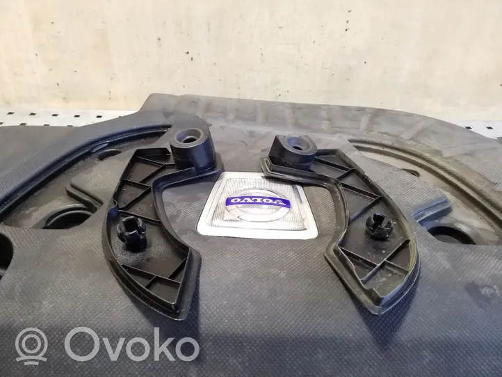 Volvo V40 Variklio dangtis (apdaila) 30757910