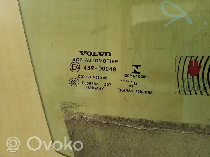 Volvo V40 Pagrindinis priekinių durų stiklas (keturdurio) 