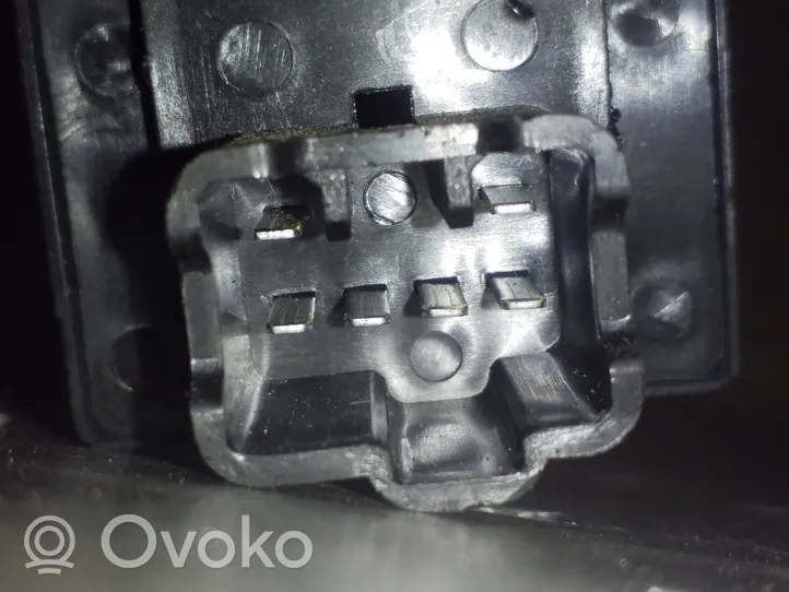 Subaru Legacy Moduł / Przekaźnik oświetlenia wnętrza kabiny 83023FA000