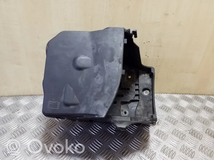 Volvo XC70 Support boîte de batterie 31299569