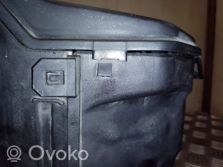 Volvo XC70 Support boîte de batterie 31299569