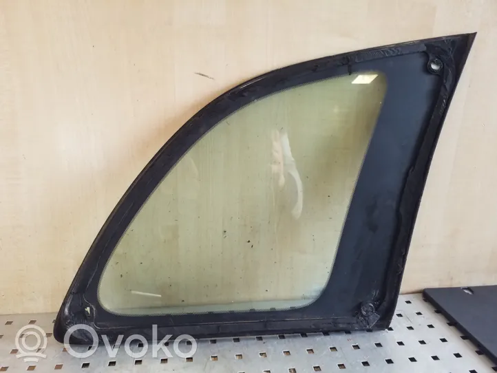 Toyota RAV 4 (XA20) Galinis šoninis kėbulo stiklas 