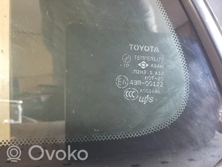 Toyota RAV 4 (XA20) Galinis šoninis kėbulo stiklas 