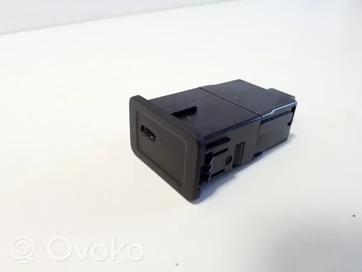 Mercedes-Benz EQB Разъем USB A2478207802