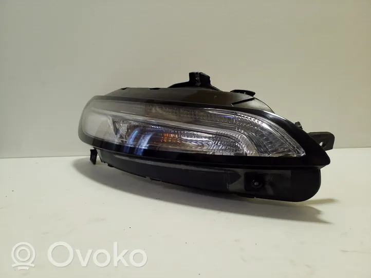 Jeep Cherokee Headlight/headlamp 68157104AO