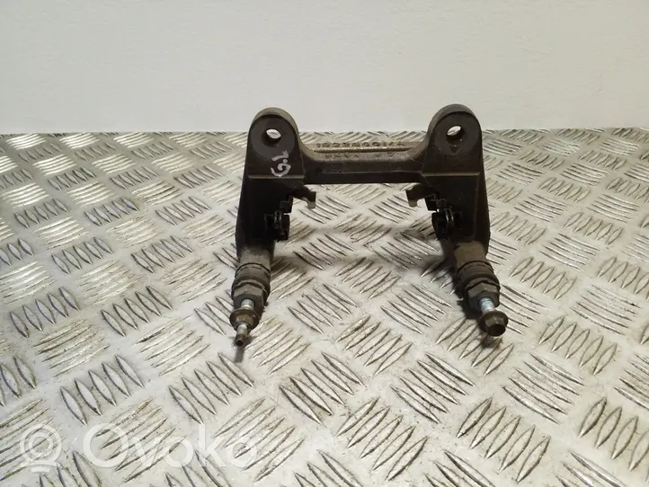 Jeep Cherokee Supporto della pinza del freno posteriore 18328601A