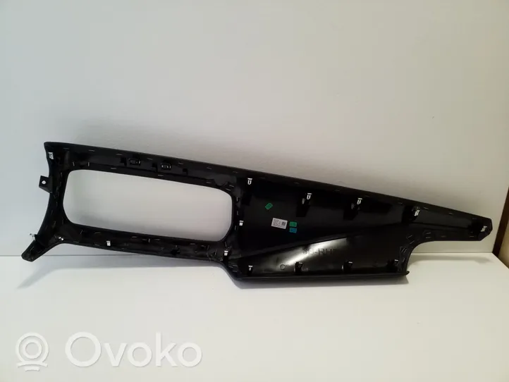 Nissan Qashqai J12 Rivestimento del pannello 682116UV0A