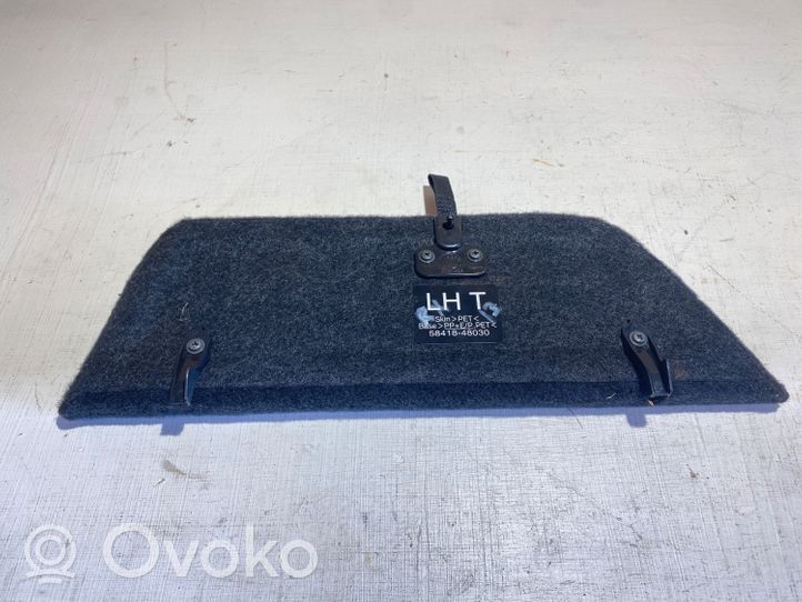 Lexus RX 450H Garniture panneau latérale du coffre 5841848030