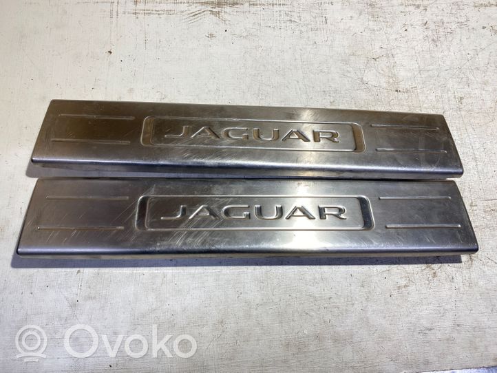 Jaguar XJ X351 Copertura del rivestimento del sottoporta anteriore AW9313201