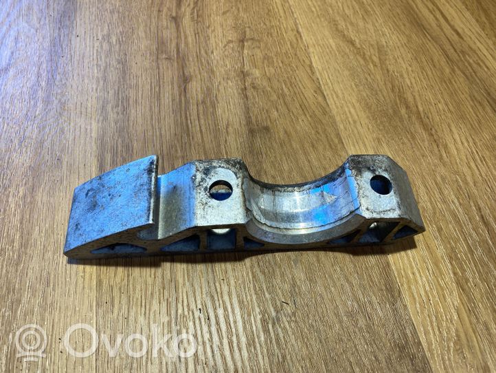 Volkswagen Touareg II Mocowanie stabilizatora osi przedniej 7L0411063B