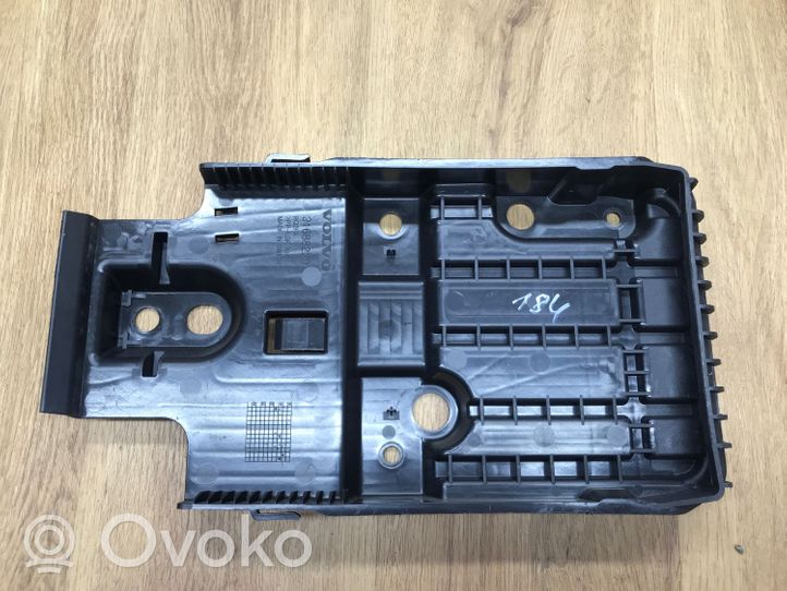 Volvo XC90 Bandeja para la batería 31688220