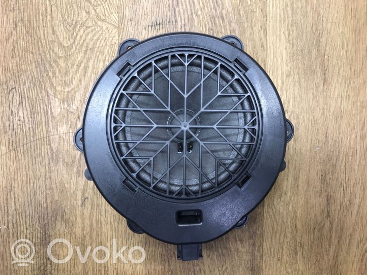 Porsche Macan Takaoven kaiutin 90016441304