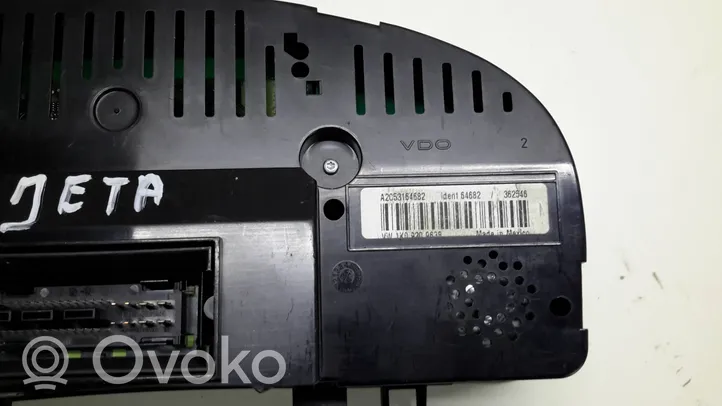 Volkswagen Jetta V Speedometer (instrument cluster) 1K0920963B