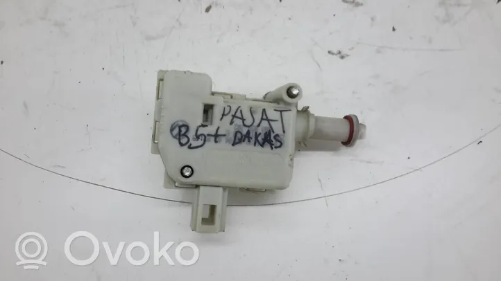 Volkswagen PASSAT B5.5 Central locking motor A0004800