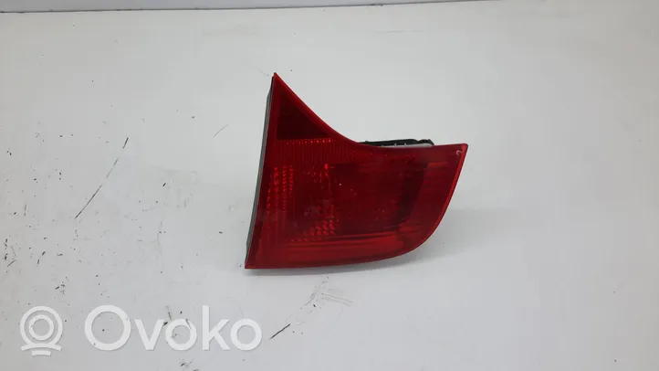 Audi A4 S4 B7 8E 8H Lampy tylnej klapy bagażnika 8E5945094