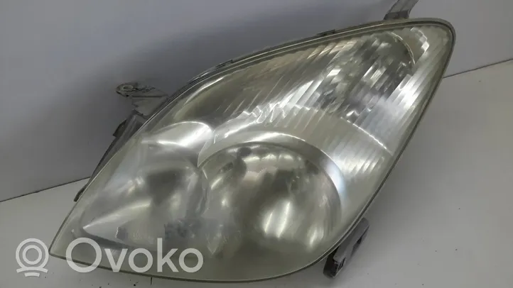 Toyota Corolla Verso E121 Lampa przednia 