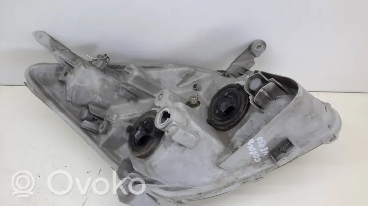 Toyota Corolla Verso E121 Lampa przednia 